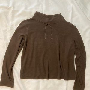 Max Studio Women’s brown long sleeved top in a size XL.